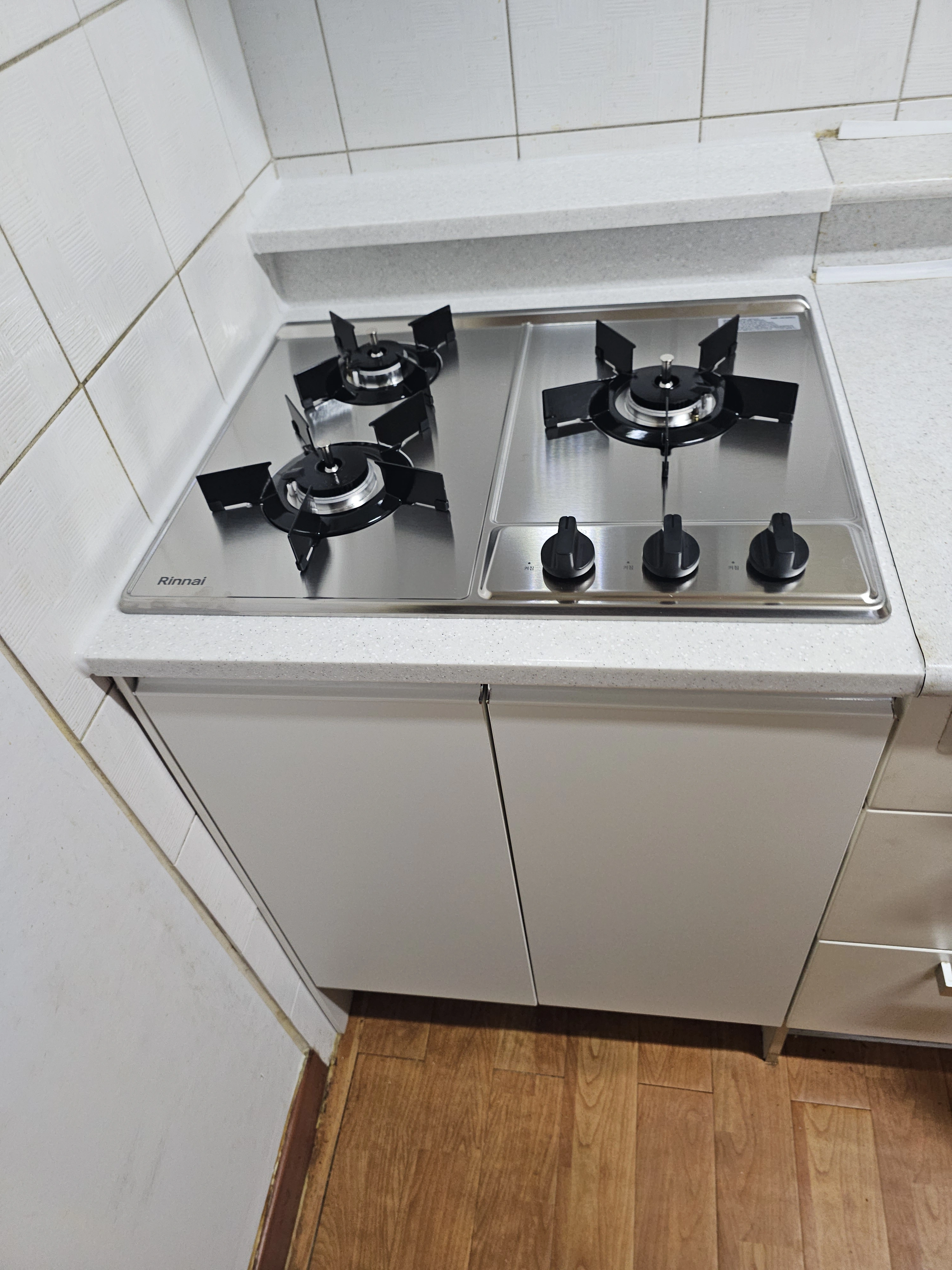 싱크대 하부장·상판·빌트인 쿡탑 시공 완료 — 시공 후